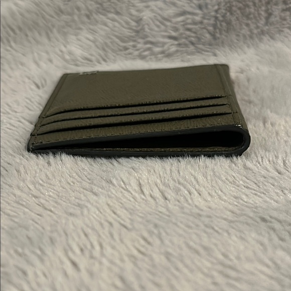 MCM Unisex Green Leather Wallet Compact Design - Picture 4 of 10